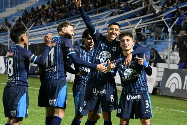 Gimnasia de Jujuy empató con Gimnasia y Tiro y se mantiene puntero