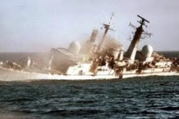 A 44 años del hundimiento del HMS Coventry: el 25 de mayo en que los pilotos argentinos hicieron historia en Malvinas