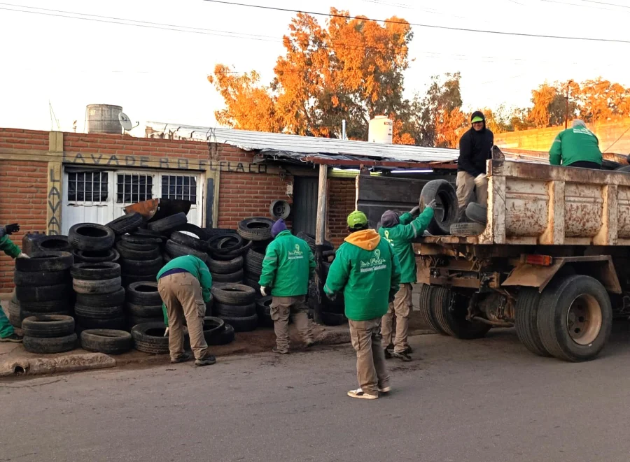 Instituto de Servicios Ambientales. Contin&uacute;a llevando adelante operativos integrales del programa Manzanas Saludables en distintos sectores de la Capital.