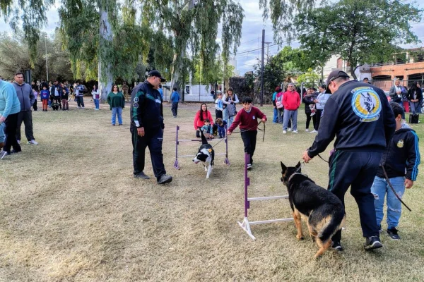 La Policía estuvo presente en las jornadas patrias del Regimiento de Montaña N° 15