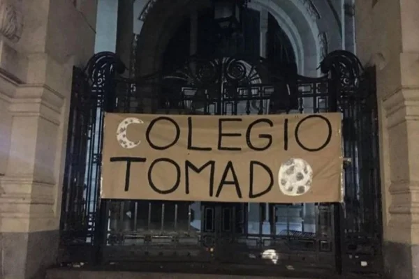 Tomaron dos colegios porteños en reclamo por el financiamiento universitario