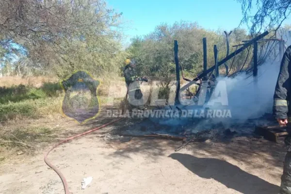 Incendio destruyó un rancho en Ruta 38
