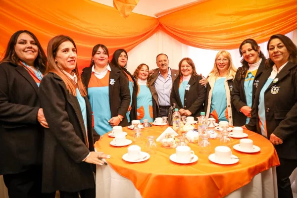 Emotivo homenaje a las maestras jardineras en Rosario Vera Peñaloza
