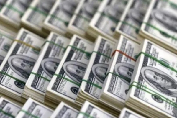 El dólar cerró mayo en alza y el mercado lo ubica en $1.600 para diciembre