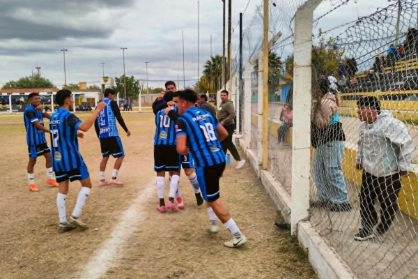 Primer éxito para Racing y se recupera en el Torneo Oficial