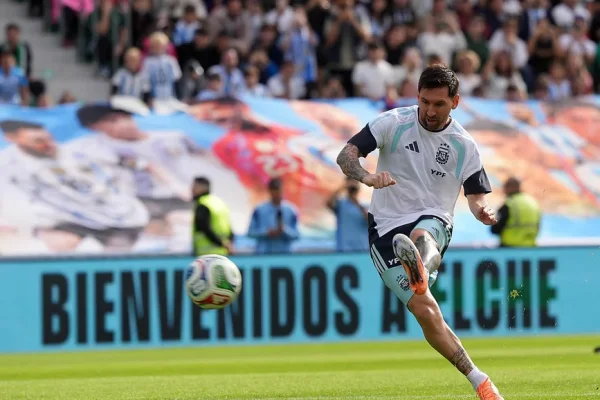 La Selección argentina realizó su primer entrenamiento en Kansas bajo un intenso calor