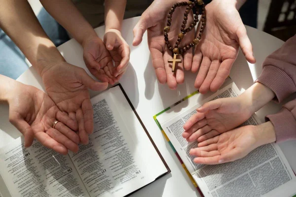 Una de cada cuatro personas no se identifica con ninguna religión