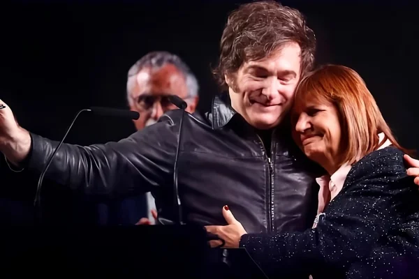 Patricia Bullrich le ofreció su renuncia a Javier Milei