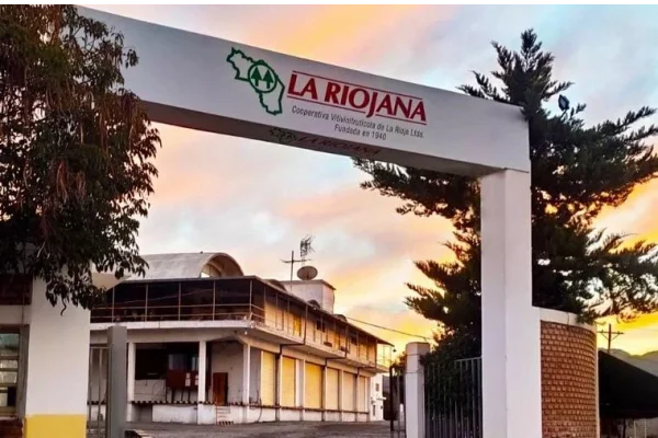 La Riojana entregó paneles de calefacción a una escuela de Chilecito