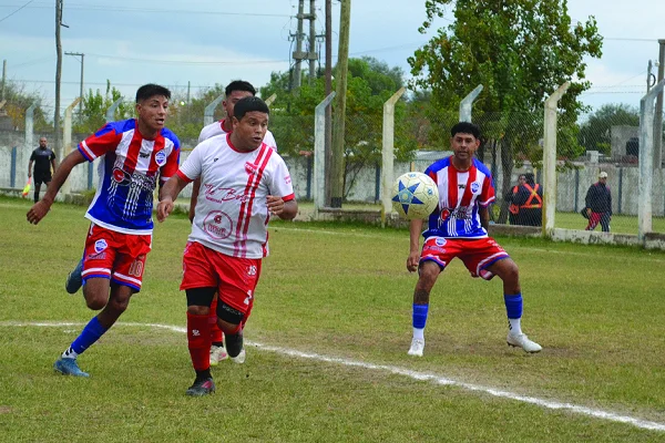 Fútbol: Riojano festejó ante Los Obreros
