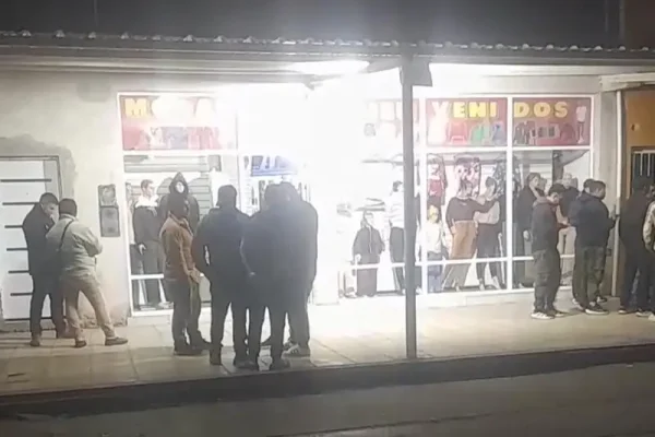 Delincuentes armados asaltaron un local comercial en Chepes
