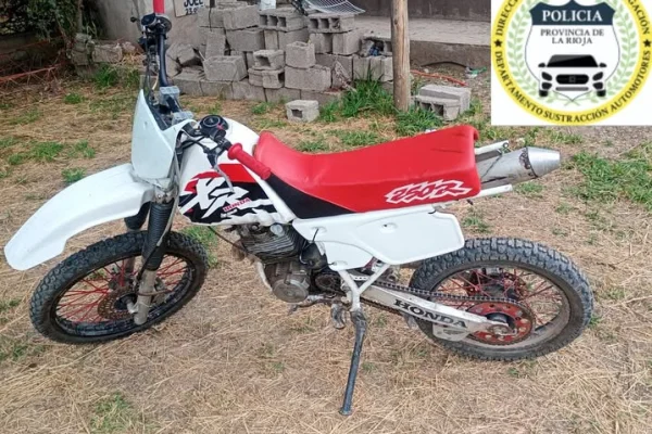 Llevó su Honda XR a verificar y la policia la secuestró