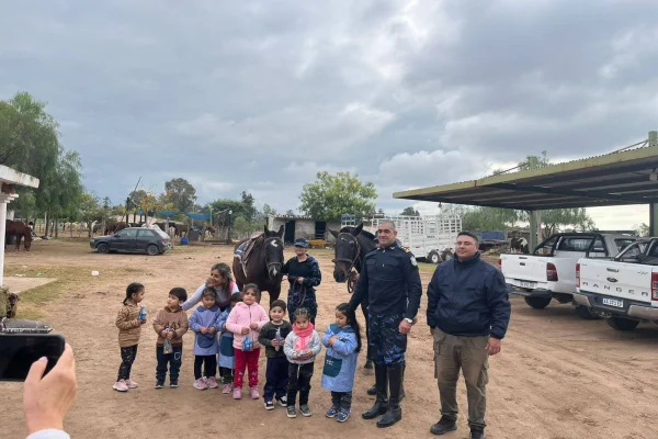 Jardin de Infantes visitó el Departamento de Policía Montada
