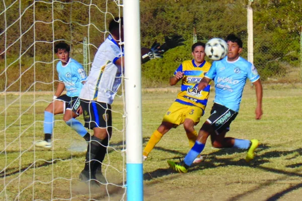Fútbol: La quinta fecha se pone en marcha con tres duelos