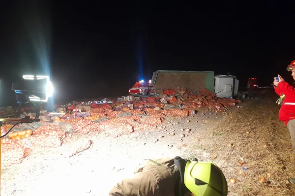 Vuelco de un camión sobre Ruta 38 dejó un herido cerca de la Capital