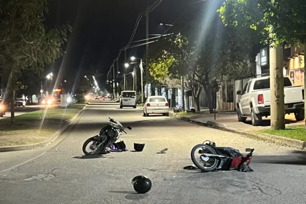 Fuerte siniestro vial en Avenida Santa Rosa dejó un motociclista con fracturas