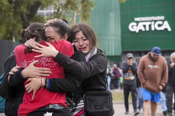 Setenta cuadras de fila para despedir al Indio Solari en Avellaneda