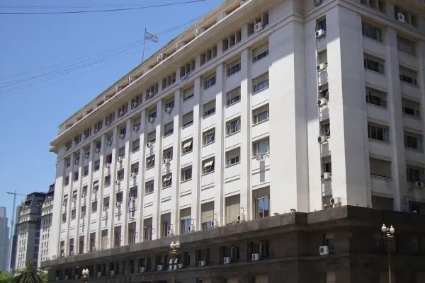 Evacuaron el Ministerio de Economía por una amenaza de bomba