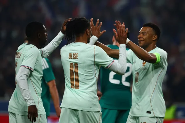 Francia venció a Irlanda del Norte con un hat-trick de Michael Olise
