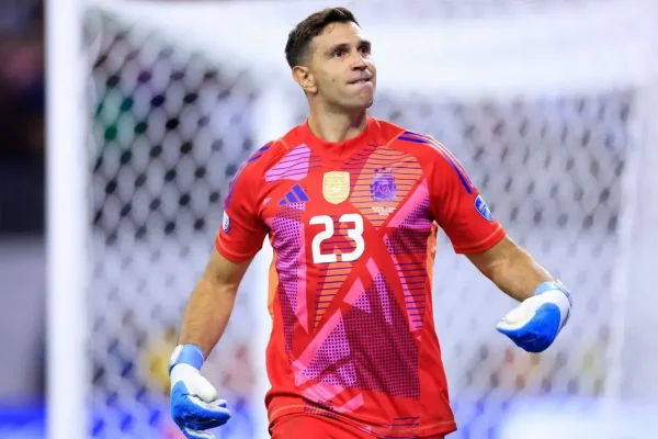Juventus quiere a Dibu Martínez y ya negocia con Aston Villa