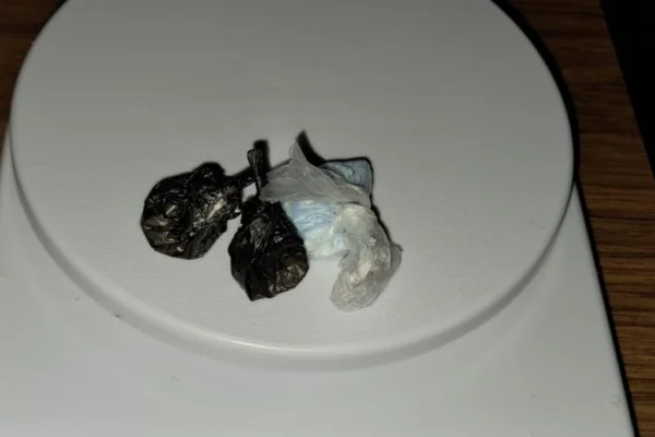 Cayó una pareja en un control policial sobre la Ruta 79 con envoltorios de cocaína