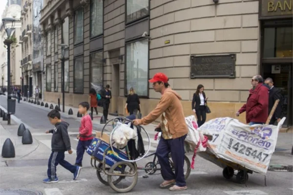 Según UNICEF, la pobreza infantil bajó en Argentina al 42,3% en 2025