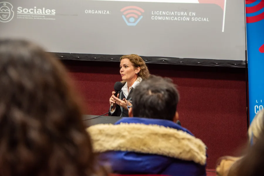 Lic. Rosana Navarro Menegazzo. Coordinadora de la carrera.