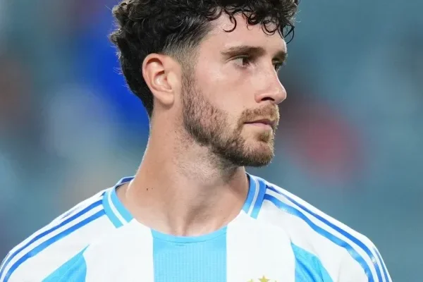 Marcos Senesi se suma al plantel de la Selección Argentina para el Mundial 2026