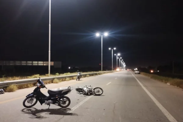 Choque entre dos motos  dejó dos heridos y fueron trasladados al hospital