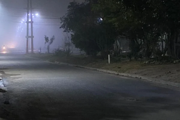 Alerta por niebla densa y fuertes vientos