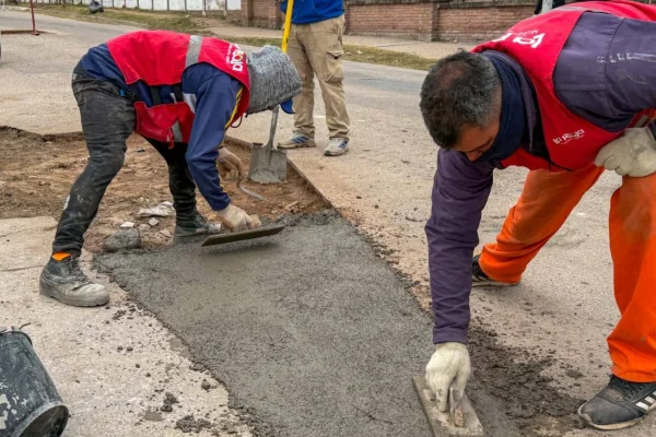 La Municipalid recupera las calles con bacheo y limpieza