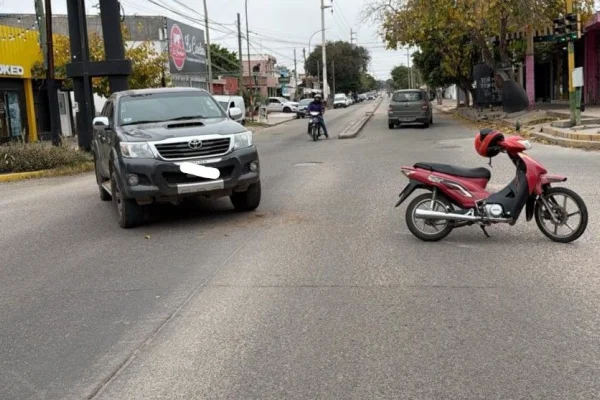 Un herido tras un choque de una motocicleta y una camioneta