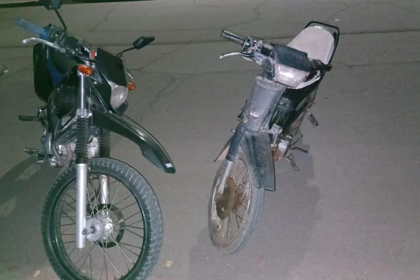 Dos jóvenes sufrieron heridas graves tras un fuerte choque de motos