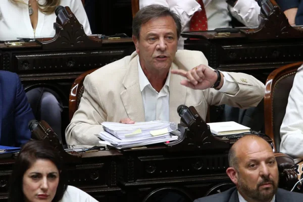 Zago adelantó que su bloque dará quórum en la interpelación de Adorni y se refirió a su continuidad: “Antes del 23 cae”