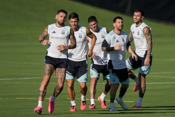 La Selección argentina de cara al debut frente a Argelia: las altas y bajas para Scaloni