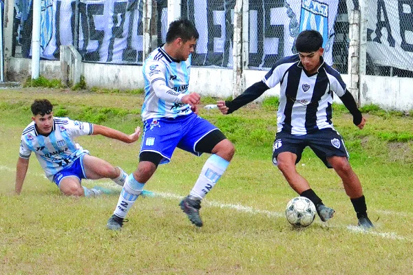 Fútbol: San Vicente se llevó la victoria y se subió a la cima de la tabla