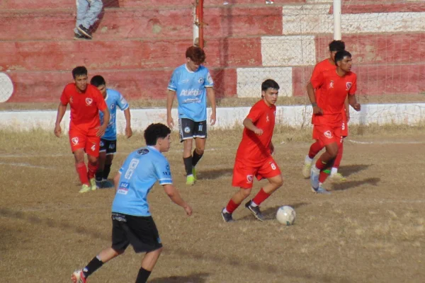 Fútbol de Chilecito: El Rojo cortó la racha y se llevó la victoria en el Superclásico