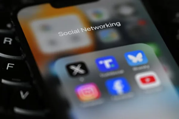 Reino Unido prohibirá las redes sociales a menores de 16 años