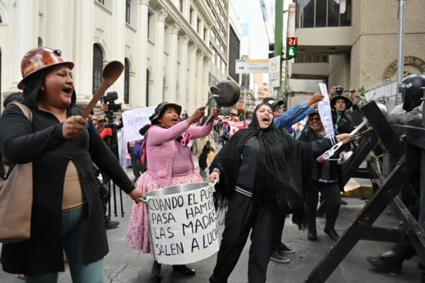 La Cancillería informó que Bolivia deportó a un grupo de argentinos que buscaba documentar las protestas