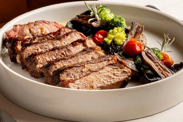 Debuta Argentina y Nueva Rioja lo festeja con un premio, una cena para dos.
