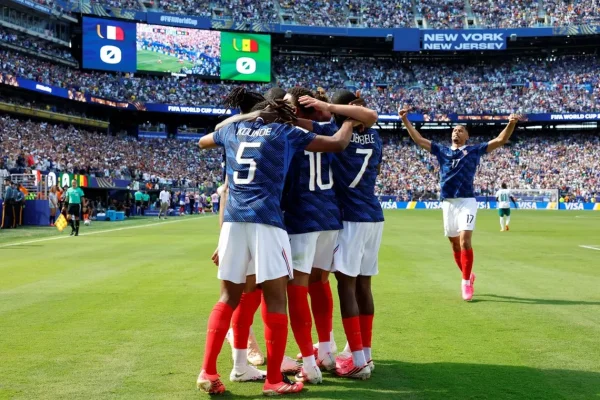 Francia se impuso 3 a 1 a Senegal con un doblete de Kylian Mbappé