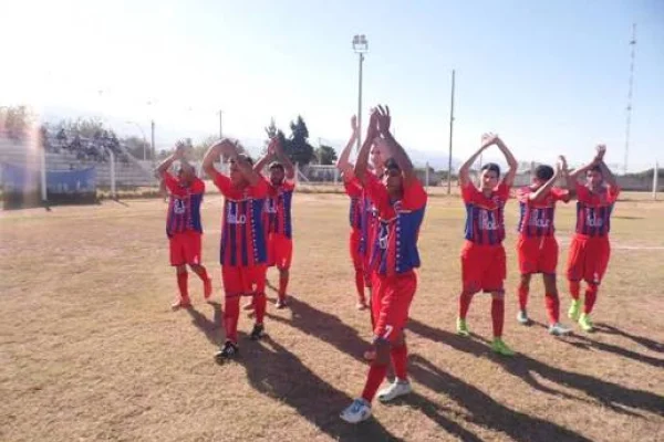 Independencia y Racing se cruzan en otro duelo atractivo