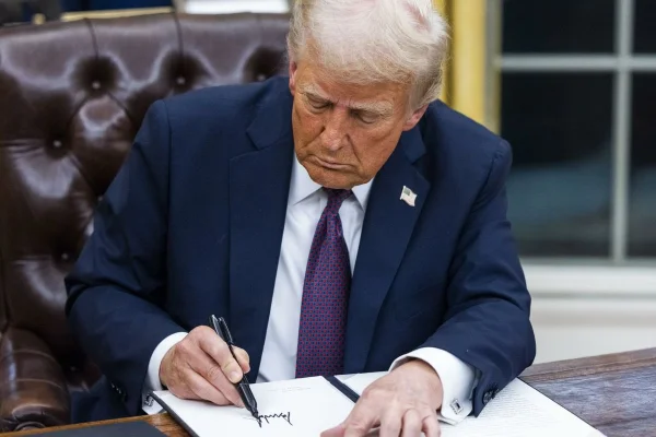 Estados Unidos e Irán firmaron el acuerdo que pone fin a la guerra en Medio Oriente