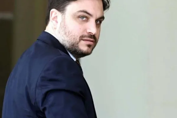 Marra le exigió por carta a Milei la renuncia de Manuel Adorni