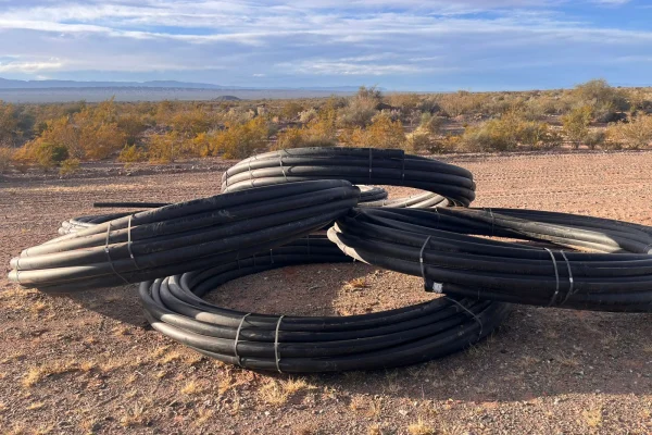 La Policía recupera seis rollos de mangueras abandonados a la vera de la Ruta 40