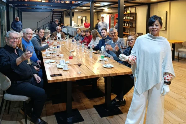 Una noche de vinos, música y tradición conquistó a turistas paraguayos