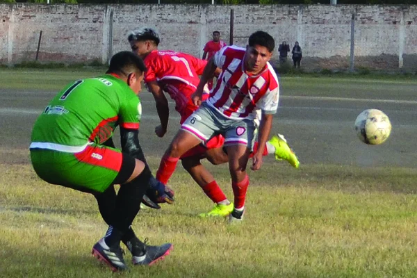 Estudiantes superó a Riojano y suba en la tabla