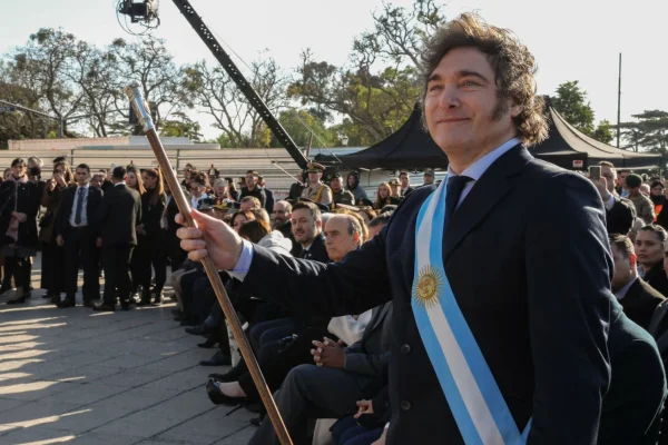 Milei encabeza el acto central por el Día de la Bandera