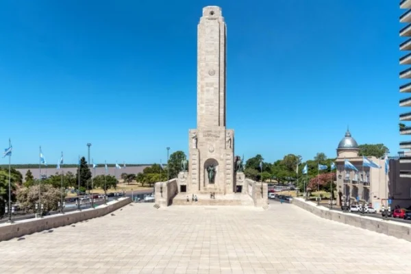 Rosario ya vive su Día de la Bandera con Monumento remodelado, visita presidencial y fiesta popular