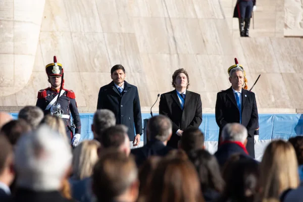 El Presidente y Adorni ya están en Rosario para el acto del Día de la Bandera, en el que podrían cruzarse con Villarruel